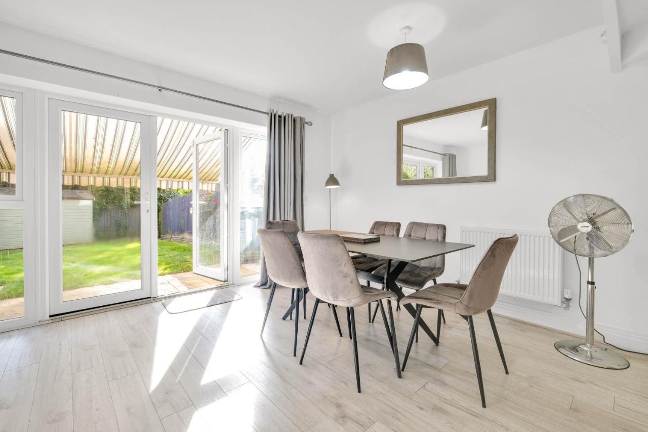 Foxherne 5Bdr 3Ba Serviced House With Parking - Slough By 360Stays Екстер'єр фото