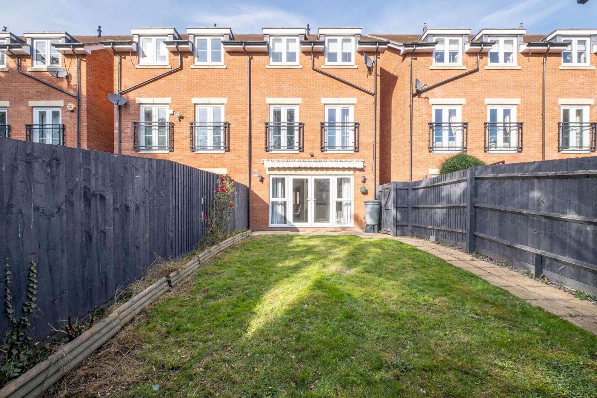 Foxherne 5Bdr 3Ba Serviced House With Parking - Slough By 360Stays Екстер'єр фото