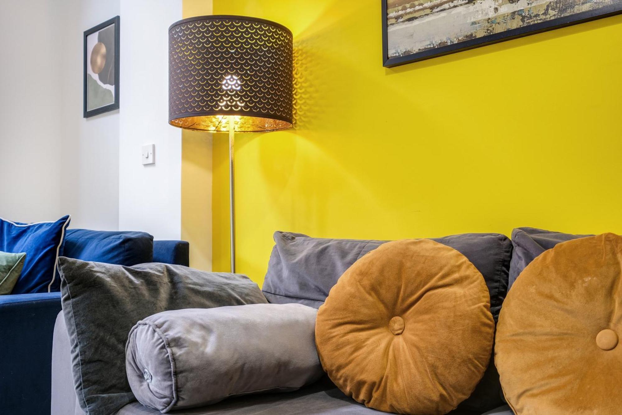 Foxherne 5Bdr 3Ba Serviced House With Parking - Slough By 360Stays Екстер'єр фото