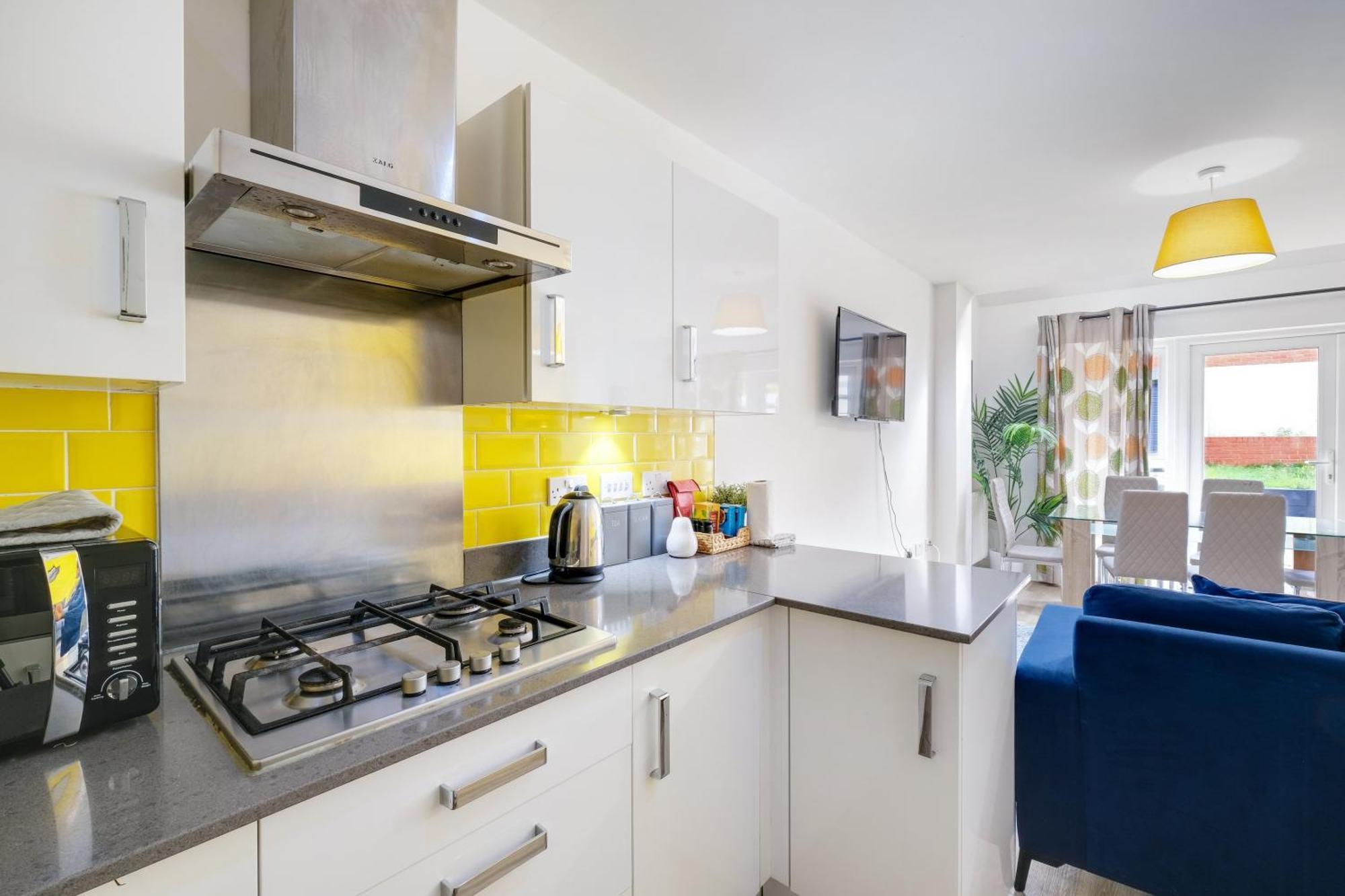 Foxherne 5Bdr 3Ba Serviced House With Parking - Slough By 360Stays Екстер'єр фото