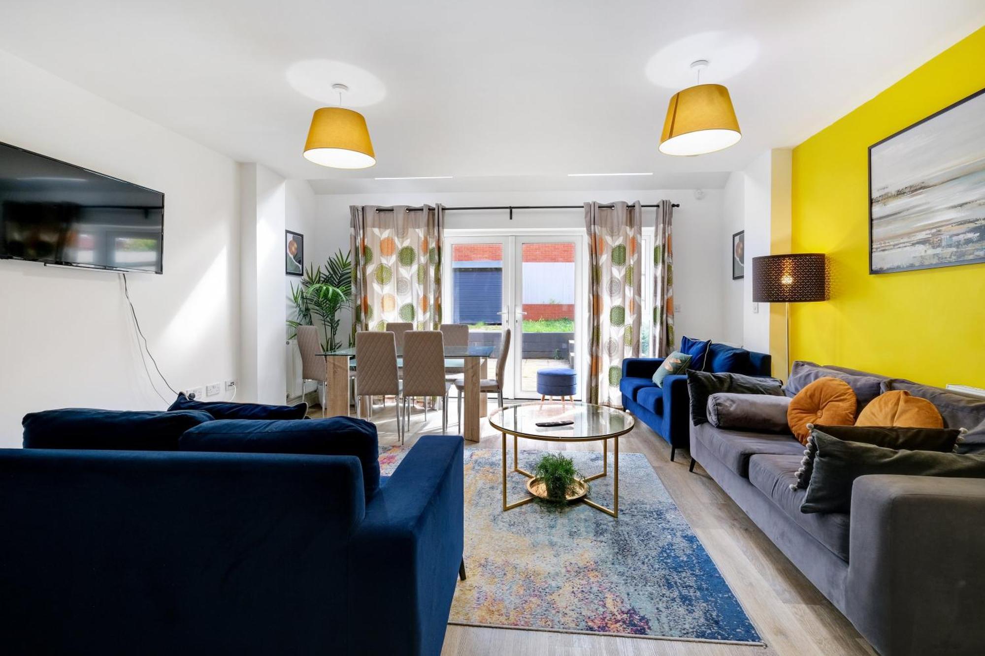 Foxherne 5Bdr 3Ba Serviced House With Parking - Slough By 360Stays Екстер'єр фото